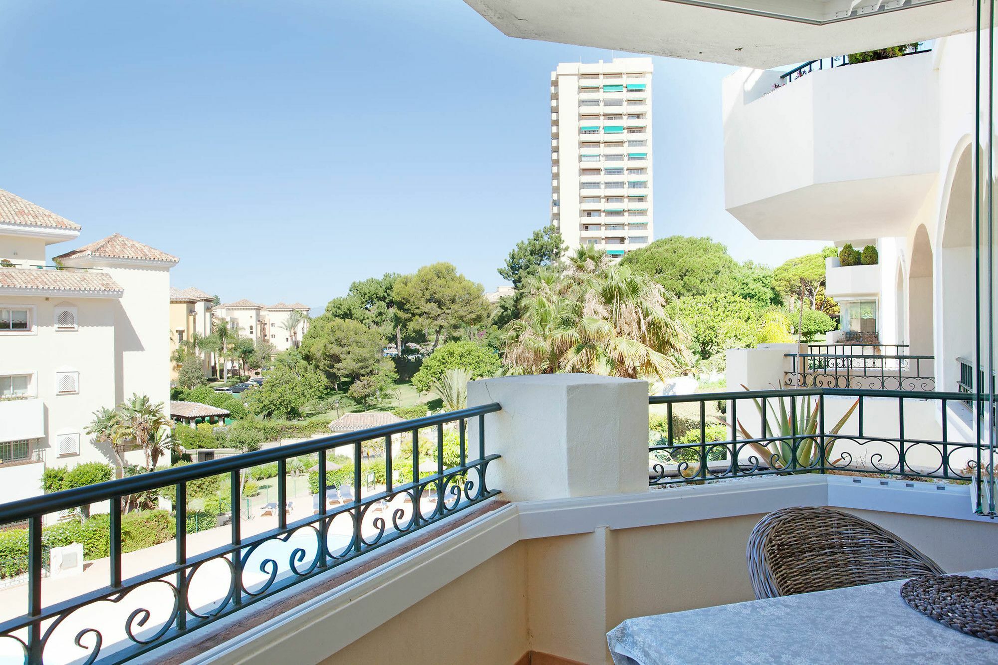 Luxury Elviria,